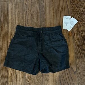 NWT Athleta black Cabo linen drawstring short 4’ sz 2